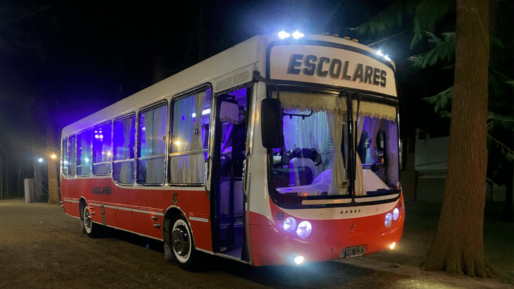 Micro escolar traslado a campamentos